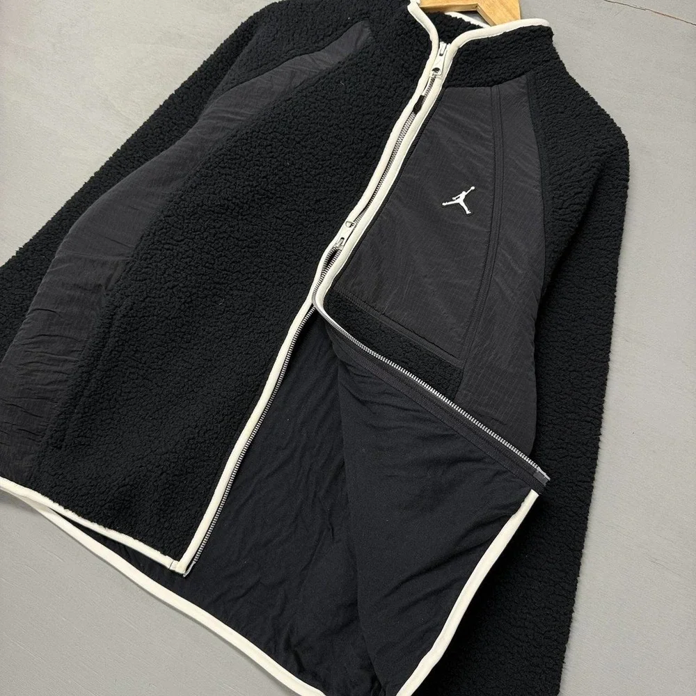 Air Jordan Essentials Full-Zip Winter‎ Fleece Jacket Black DV1583-010 Medium